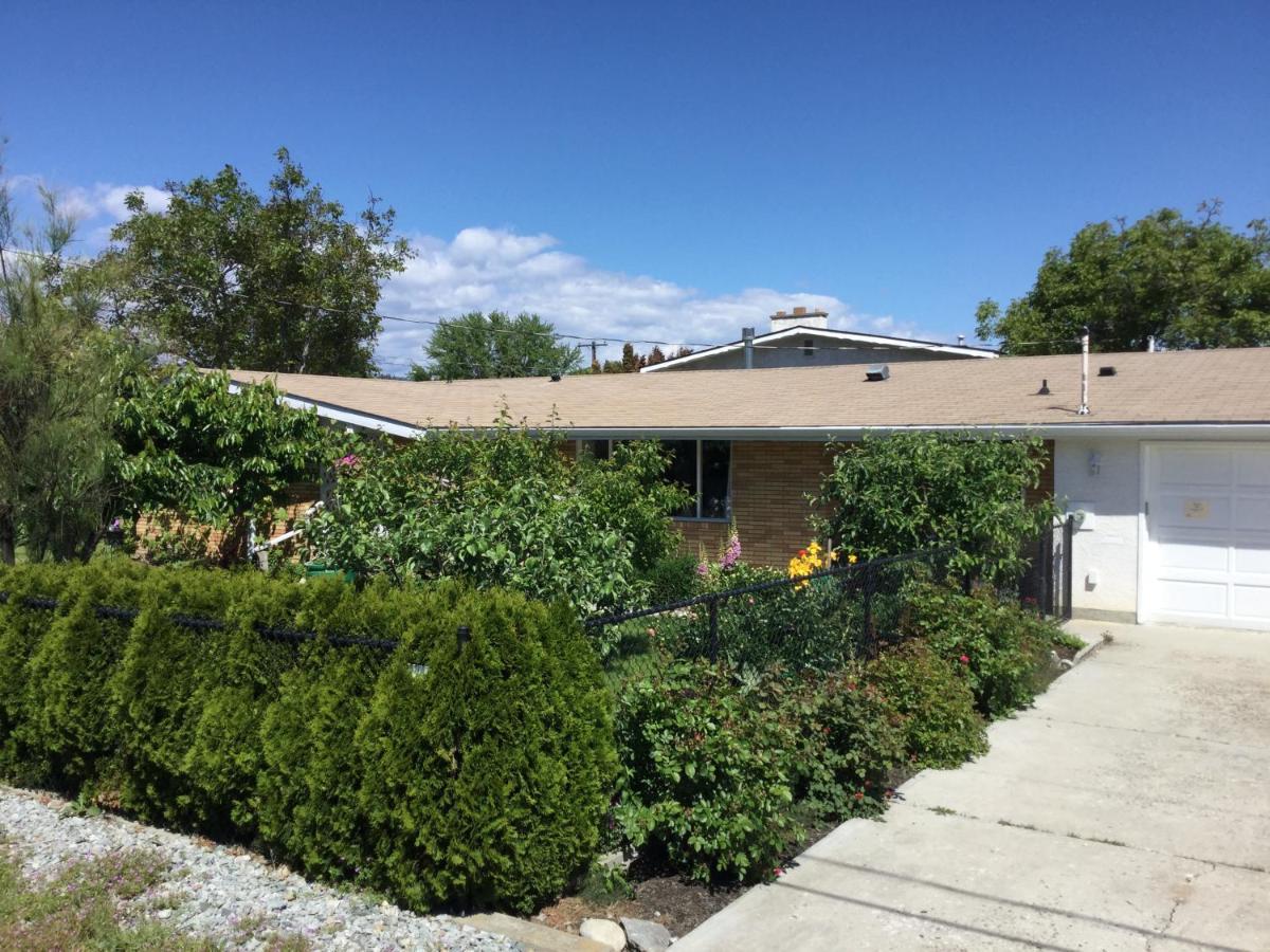 Your Home Away From Home Kelowna Buitenkant foto